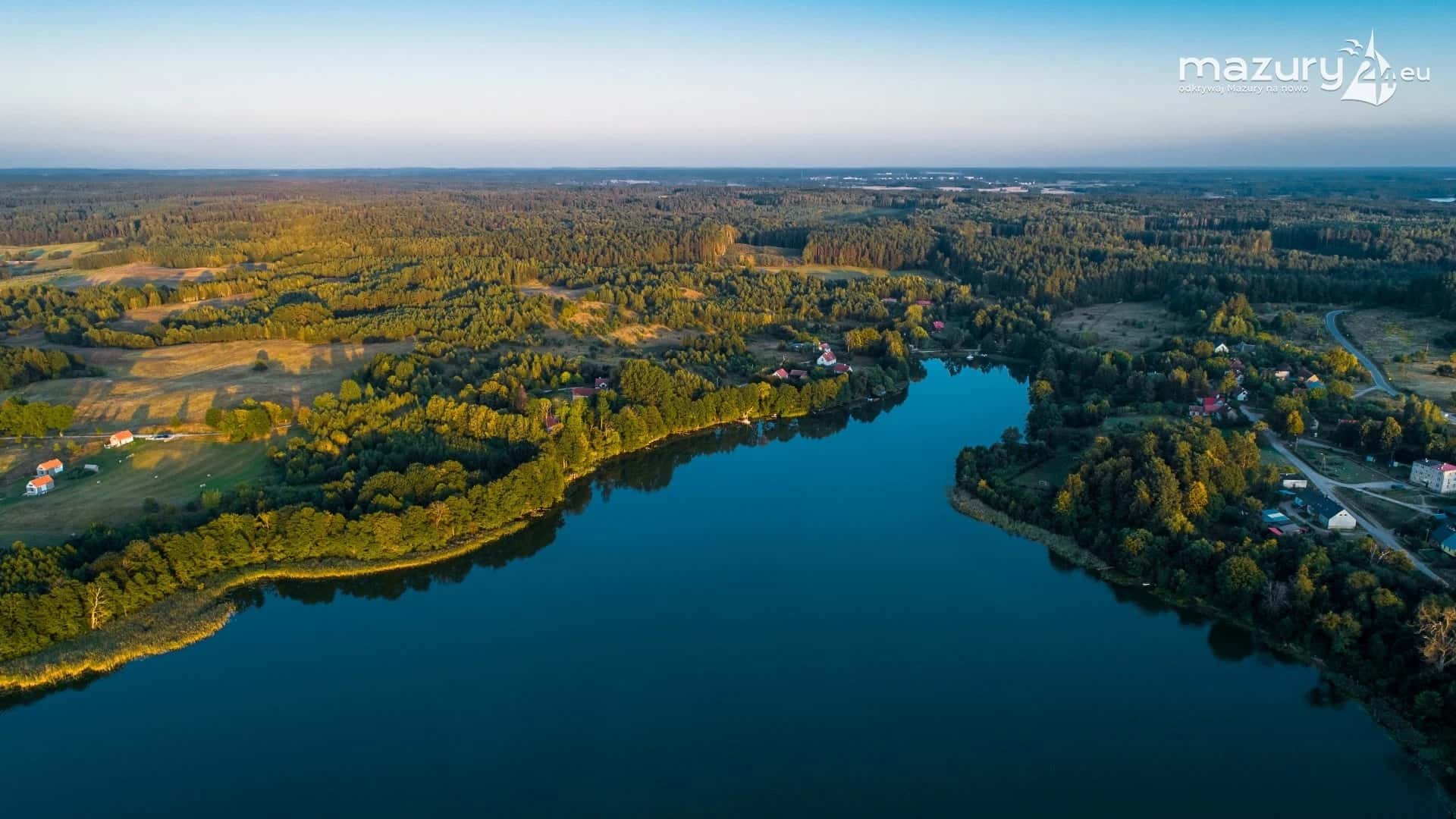 Buwełno i miejscowości nad brzegiem jeziora