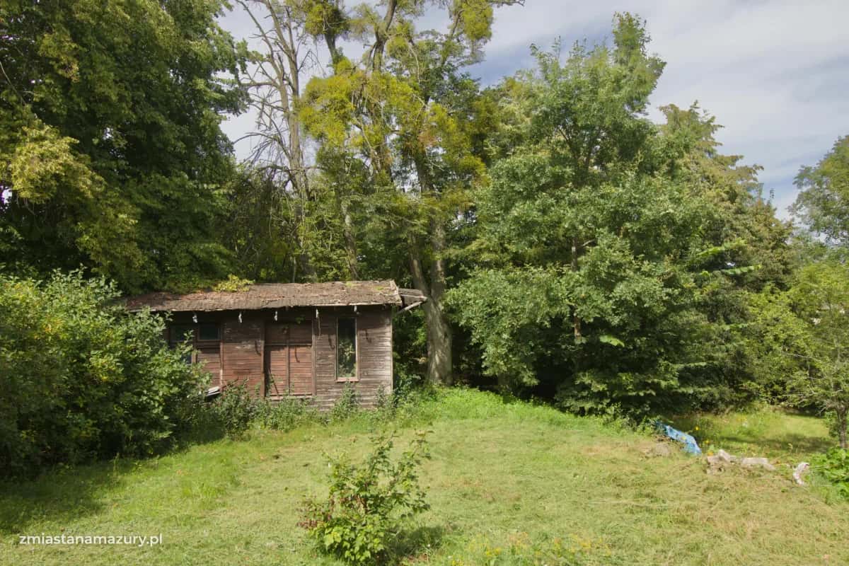 Ogród i budynek dawnej świetlicy
