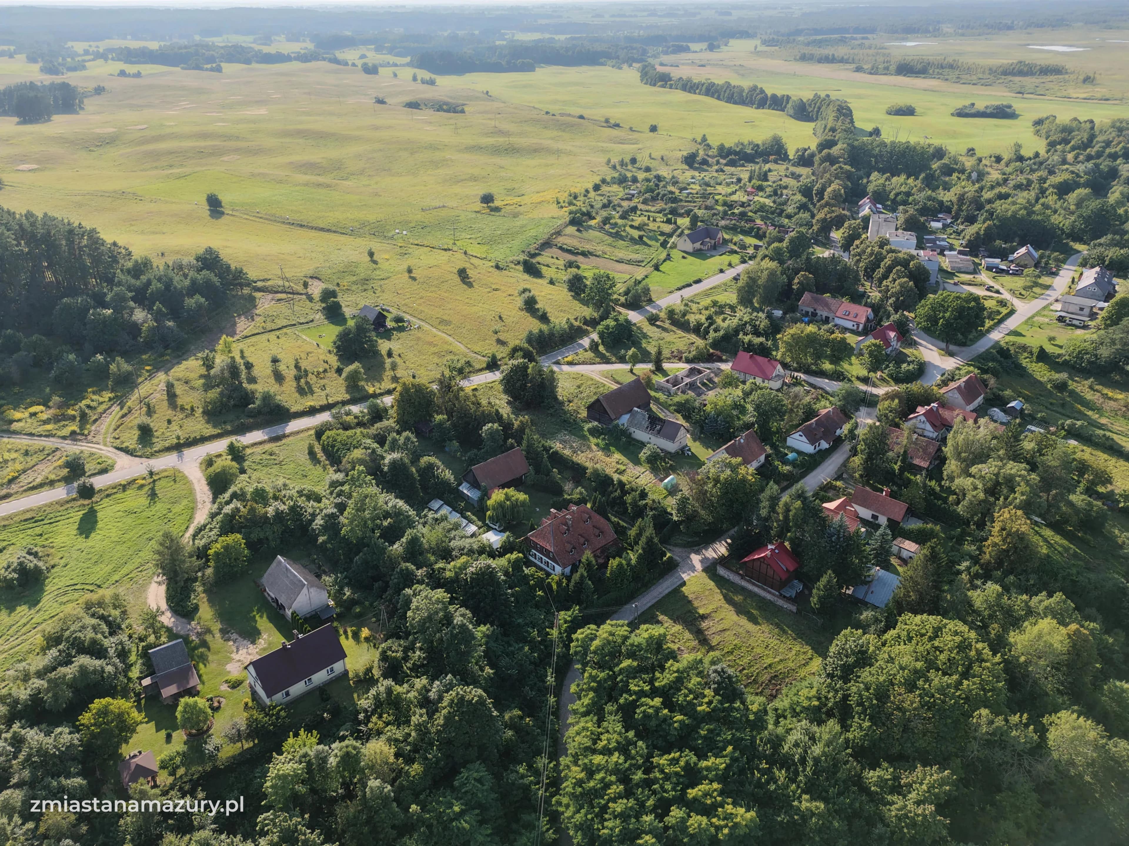Widok pól, lasów i Cierzpięt z lotu ptaka